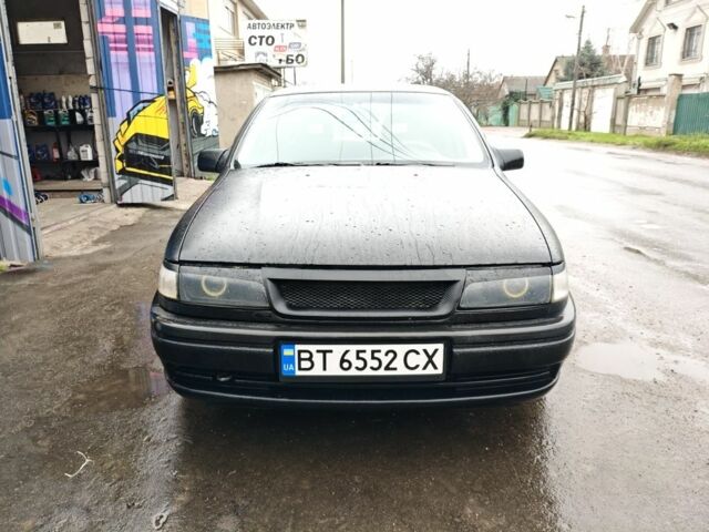 Черный Опель Вектра, объемом двигателя 2 л и пробегом 200 тыс. км за 1200 $, фото 1 на Automoto.ua