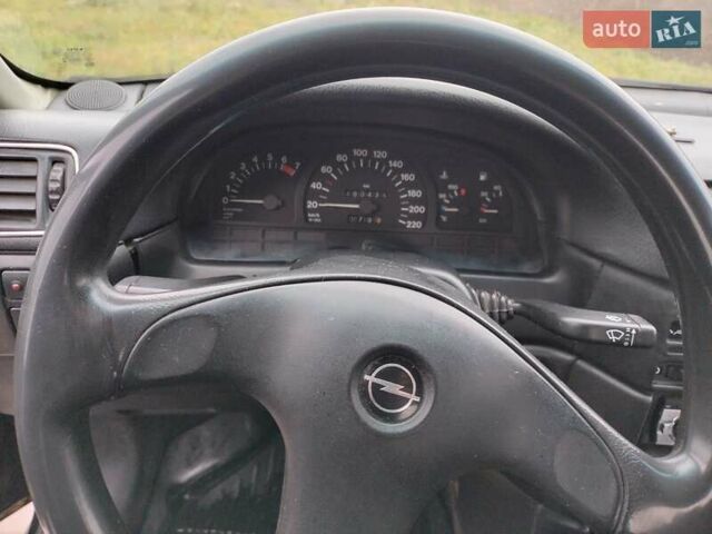 Черный Опель Вектра, объемом двигателя 1.8 л и пробегом 460 тыс. км за 1200 $, фото 1 на Automoto.ua