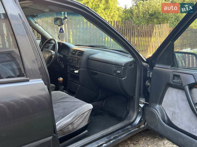 Черный Опель Вектра, объемом двигателя 2 л и пробегом 424 тыс. км за 1650 $, фото 9 на Automoto.ua