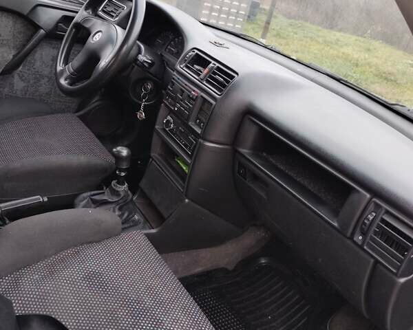 Черный Опель Вектра, объемом двигателя 1.8 л и пробегом 460 тыс. км за 1200 $, фото 3 на Automoto.ua