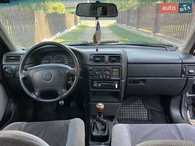 Черный Опель Вектра, объемом двигателя 2 л и пробегом 424 тыс. км за 1650 $, фото 6 на Automoto.ua