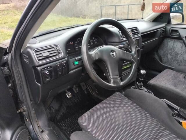 Черный Опель Вектра, объемом двигателя 1.8 л и пробегом 460 тыс. км за 1200 $, фото 2 на Automoto.ua