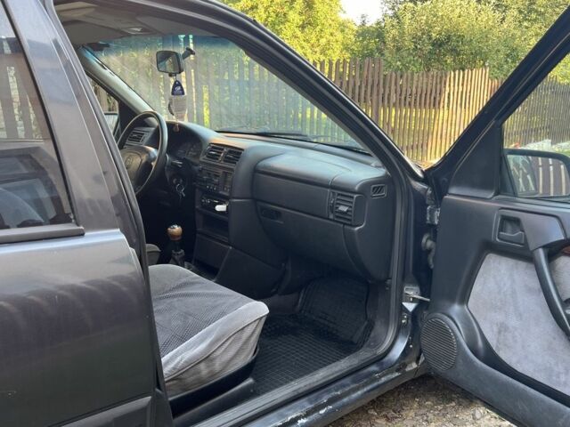 Черный Опель Вектра, объемом двигателя 2 л и пробегом 423 тыс. км за 1650 $, фото 10 на Automoto.ua