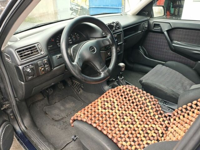 Черный Опель Вектра, объемом двигателя 2 л и пробегом 200 тыс. км за 1200 $, фото 5 на Automoto.ua