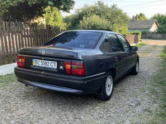 Черный Опель Вектра, объемом двигателя 2 л и пробегом 423 тыс. км за 1650 $, фото 3 на Automoto.ua