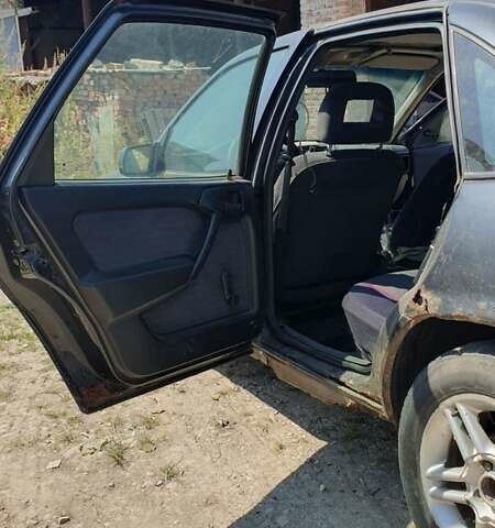 Черный Опель Вектра, объемом двигателя 1.6 л и пробегом 500 тыс. км за 750 $, фото 4 на Automoto.ua