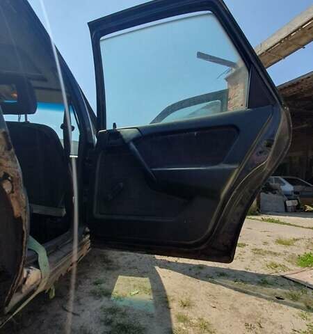 Черный Опель Вектра, объемом двигателя 1.6 л и пробегом 500 тыс. км за 750 $, фото 9 на Automoto.ua