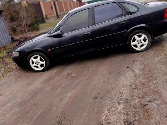 Черный Опель Вектра, объемом двигателя 1.8 л и пробегом 200 тыс. км за 1000 $, фото 3 на Automoto.ua