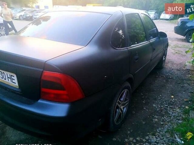 Чорний Опель Вектра, об'ємом двигуна 2 л та пробігом 300 тис. км за 2500 $, фото 1 на Automoto.ua
