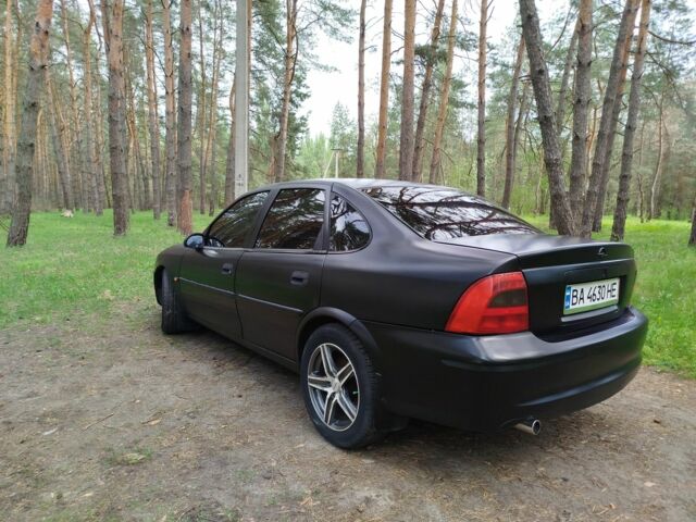 Черный Опель Вектра, объемом двигателя 2 л и пробегом 300 тыс. км за 2500 $, фото 6 на Automoto.ua