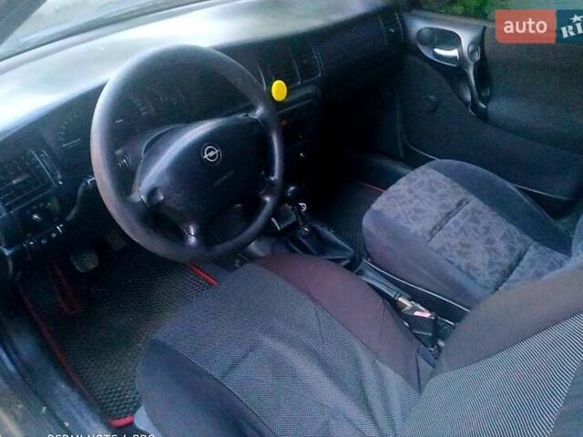 Чорний Опель Вектра, об'ємом двигуна 2 л та пробігом 300 тис. км за 2500 $, фото 3 на Automoto.ua