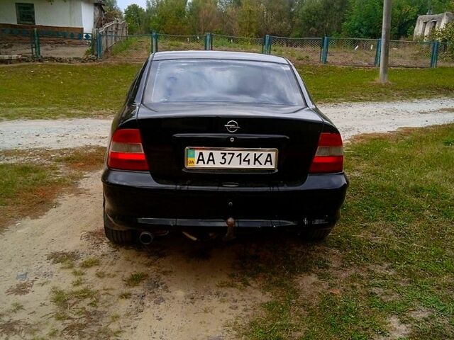 Чорний Опель Вектра, об'ємом двигуна 1.6 л та пробігом 248 тис. км за 1650 $, фото 2 на Automoto.ua