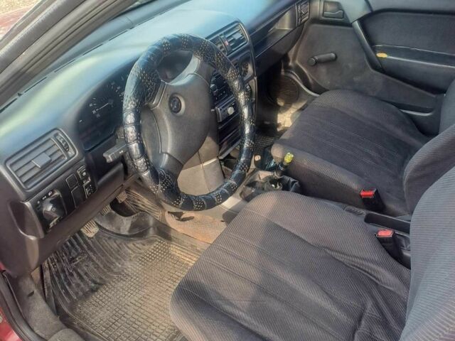 Черный Опель Вектра, объемом двигателя 1.6 л и пробегом 350 тыс. км за 600 $, фото 7 на Automoto.ua