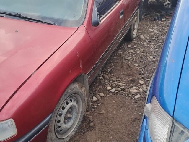 Черный Опель Вектра, объемом двигателя 1.6 л и пробегом 350 тыс. км за 600 $, фото 5 на Automoto.ua