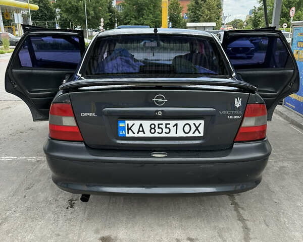 Черный Опель Вектра, объемом двигателя 1.8 л и пробегом 400 тыс. км за 2350 $, фото 6 на Automoto.ua