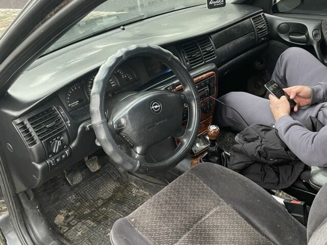 Черный Опель Вектра, объемом двигателя 2 л и пробегом 333 тыс. км за 1400 $, фото 5 на Automoto.ua