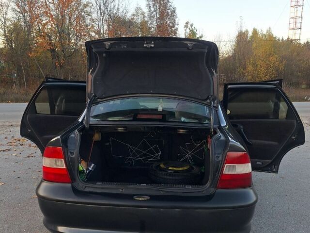 Черный Опель Вектра, объемом двигателя 1.8 л и пробегом 340 тыс. км за 2650 $, фото 19 на Automoto.ua