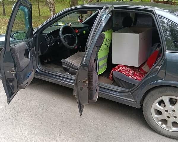 Чорний Опель Вектра, об'ємом двигуна 1.6 л та пробігом 350 тис. км за 2400 $, фото 9 на Automoto.ua