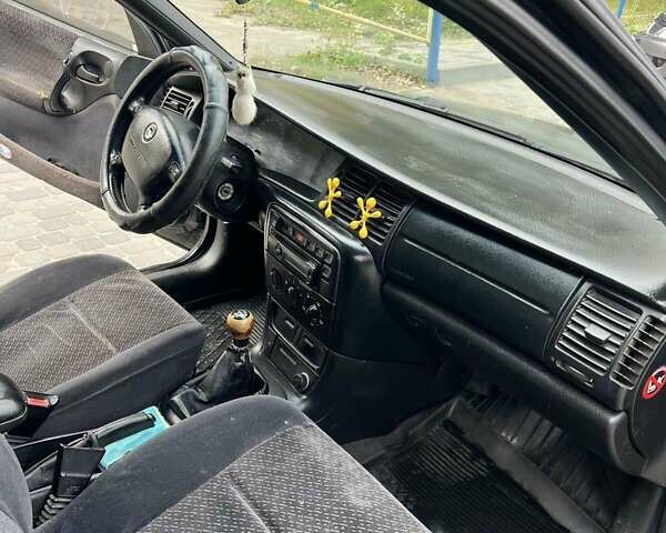 Чорний Опель Вектра, об'ємом двигуна 1.6 л та пробігом 200 тис. км за 1900 $, фото 9 на Automoto.ua