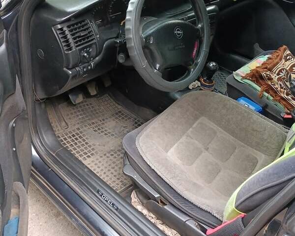 Черный Опель Вектра, объемом двигателя 1.6 л и пробегом 396 тыс. км за 2300 $, фото 16 на Automoto.ua