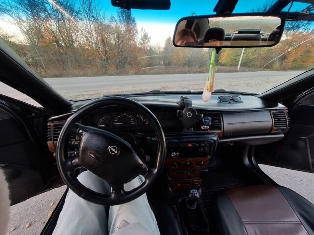 Черный Опель Вектра, объемом двигателя 1.8 л и пробегом 340 тыс. км за 2650 $, фото 8 на Automoto.ua