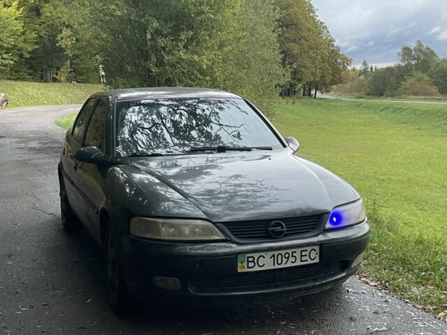 Черный Опель Вектра, объемом двигателя 2 л и пробегом 350 тыс. км за 1400 $, фото 4 на Automoto.ua