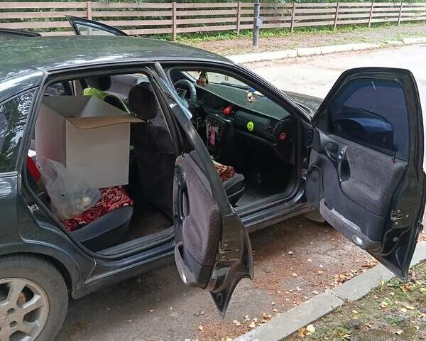 Чорний Опель Вектра, об'ємом двигуна 1.6 л та пробігом 350 тис. км за 2400 $, фото 10 на Automoto.ua