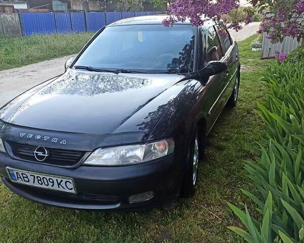 Черный Опель Вектра, объемом двигателя 1.8 л и пробегом 300 тыс. км за 2600 $, фото 4 на Automoto.ua