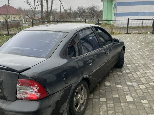 Черный Опель Вектра, объемом двигателя 2 л и пробегом 333 тыс. км за 1400 $, фото 4 на Automoto.ua