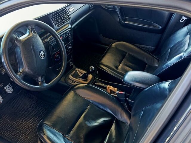 Черный Опель Вектра, объемом двигателя 1.6 л и пробегом 280 тыс. км за 2400 $, фото 7 на Automoto.ua