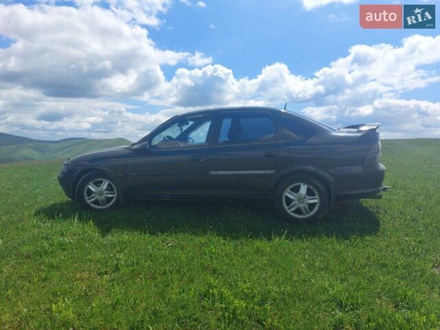Черный Опель Вектра, объемом двигателя 1.8 л и пробегом 363 тыс. км за 2450 $, фото 7 на Automoto.ua