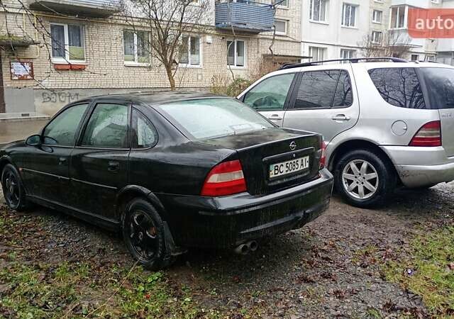 Черный Опель Вектра, объемом двигателя 1.6 л и пробегом 300 тыс. км за 2050 $, фото 5 на Automoto.ua
