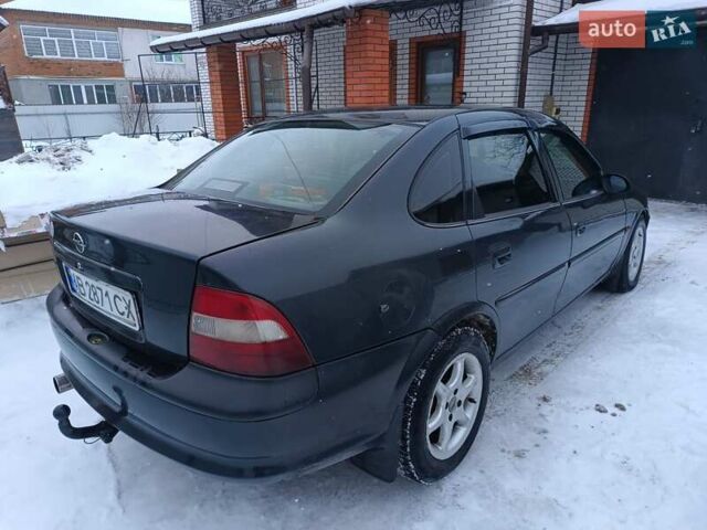 Черный Опель Вектра, объемом двигателя 1.8 л и пробегом 447 тыс. км за 1950 $, фото 3 на Automoto.ua