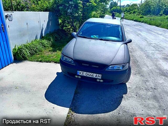 Черный Опель Вектра, объемом двигателя 16 л и пробегом 250 тыс. км за 3000 $, фото 1 на Automoto.ua