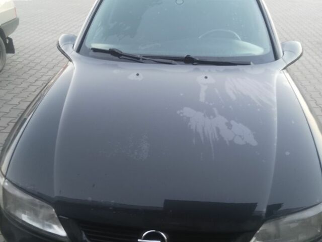 Черный Опель Вектра, объемом двигателя 2 л и пробегом 275 тыс. км за 2000 $, фото 1 на Automoto.ua