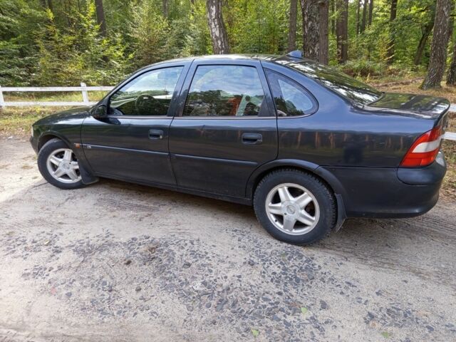 Черный Опель Вектра, объемом двигателя 1 л и пробегом 283 тыс. км за 1800 $, фото 2 на Automoto.ua