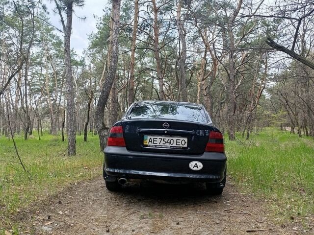 Черный Опель Вектра, объемом двигателя 2 л и пробегом 190 тыс. км за 3500 $, фото 6 на Automoto.ua