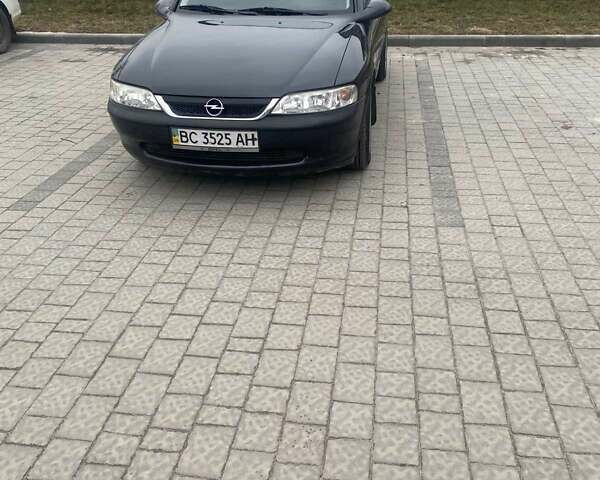 Черный Опель Вектра, объемом двигателя 1.6 л и пробегом 235 тыс. км за 3500 $, фото 1 на Automoto.ua
