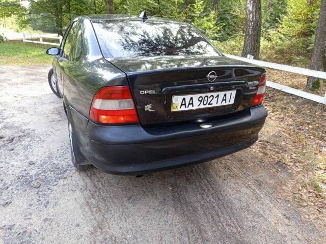 Черный Опель Вектра, объемом двигателя 1 л и пробегом 283 тыс. км за 1800 $, фото 3 на Automoto.ua