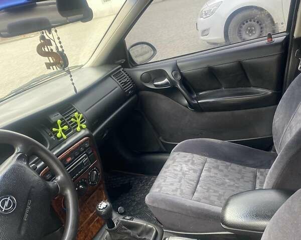 Черный Опель Вектра, объемом двигателя 1.6 л и пробегом 235 тыс. км за 3500 $, фото 5 на Automoto.ua