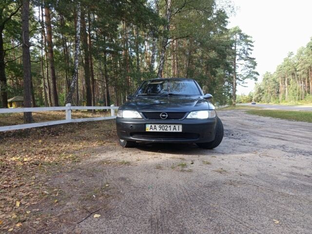 Черный Опель Вектра, объемом двигателя 1 л и пробегом 283 тыс. км за 1800 $, фото 4 на Automoto.ua