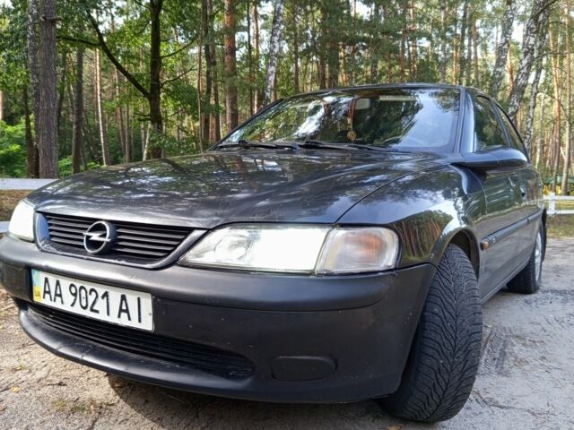 Черный Опель Вектра, объемом двигателя 1 л и пробегом 283 тыс. км за 1800 $, фото 1 на Automoto.ua