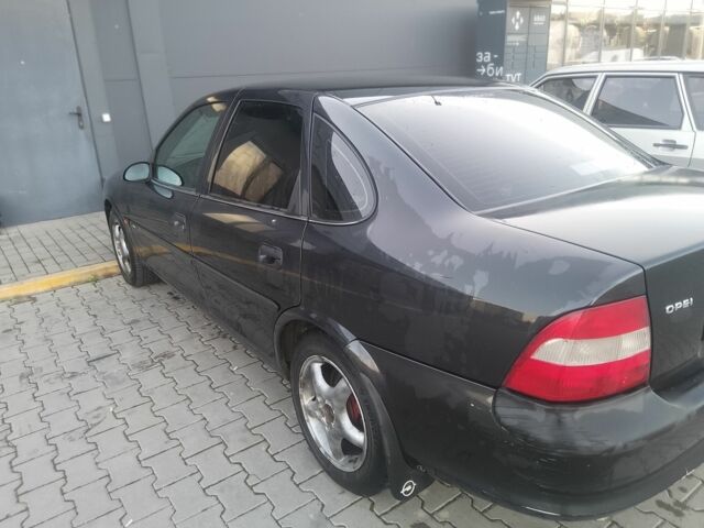 Черный Опель Вектра, объемом двигателя 2 л и пробегом 275 тыс. км за 2000 $, фото 5 на Automoto.ua