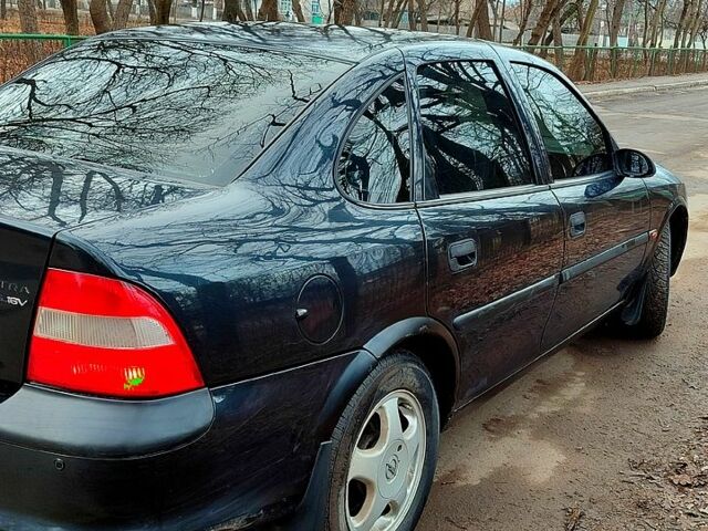 Чорний Опель Вектра, об'ємом двигуна 1.6 л та пробігом 321 тис. км за 2500 $, фото 6 на Automoto.ua