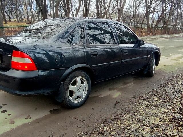 Чорний Опель Вектра, об'ємом двигуна 1.6 л та пробігом 321 тис. км за 2500 $, фото 7 на Automoto.ua