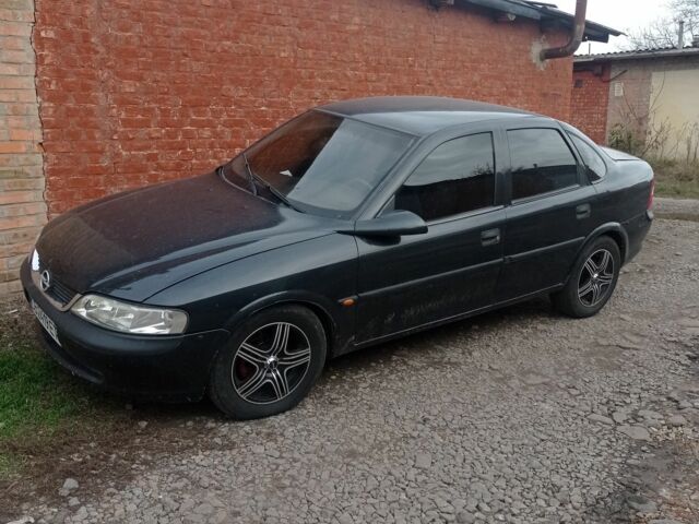 Черный Опель Вектра, объемом двигателя 1.8 л и пробегом 300 тыс. км за 2800 $, фото 1 на Automoto.ua