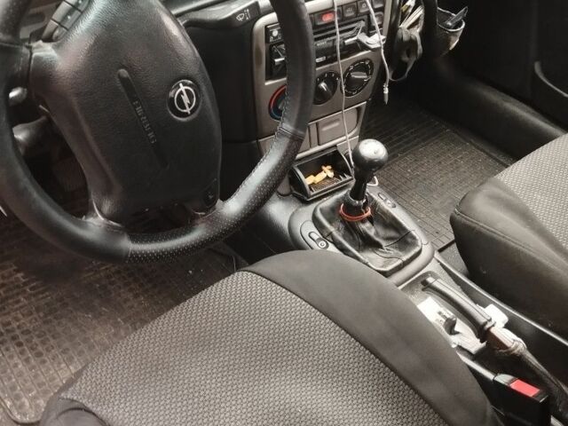 Чорний Опель Вектра, об'ємом двигуна 2 л та пробігом 320 тис. км за 1900 $, фото 6 на Automoto.ua