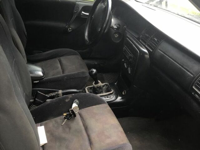 Черный Опель Вектра, объемом двигателя 1.6 л и пробегом 280 тыс. км за 800 $, фото 7 на Automoto.ua