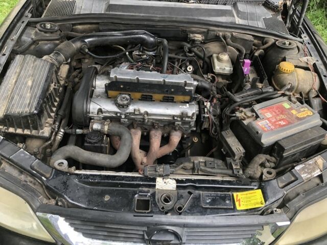 Черный Опель Вектра, объемом двигателя 1.6 л и пробегом 280 тыс. км за 800 $, фото 6 на Automoto.ua