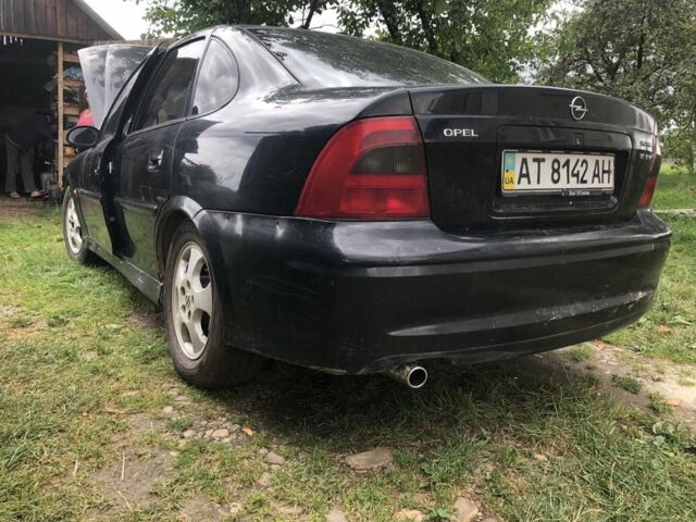 Черный Опель Вектра, объемом двигателя 1.6 л и пробегом 280 тыс. км за 800 $, фото 1 на Automoto.ua